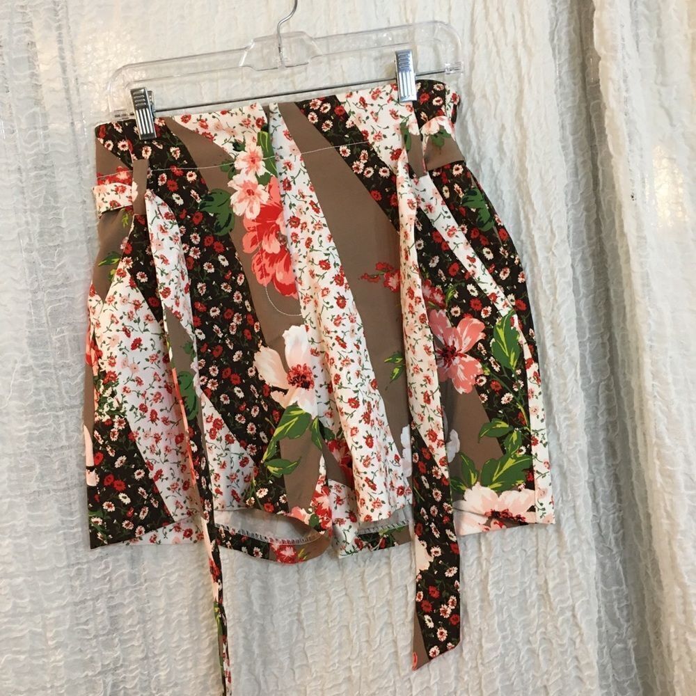 7th Avenue New York Co. Floral Shorts Size 6